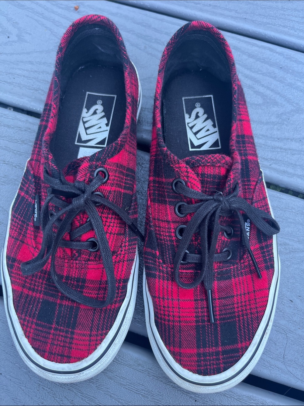 Vans Red and Black Plaid Low-Top Sneakers size 6.5 PreOwned very good condition